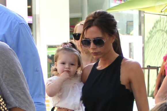 Exclusif - Victoria Beckham et sa fille Harper à Century City, le 26 août 2012.