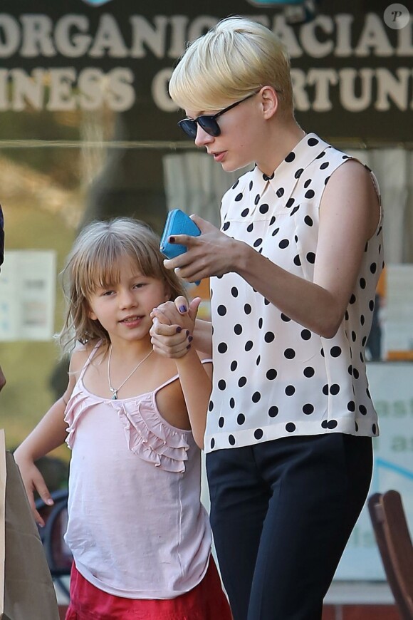 Exclusif - Michelle Williams et sa fille Matilda, bientôt 7 ans, sortent de la boutique KindKreme à Studio City. Le 27 août 2012.