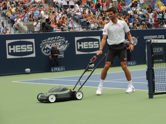 Novak Djokovic lors du Arthur Ashe Kids Day au USTA Billie Jean King National Tennis Center le 25 août 2012