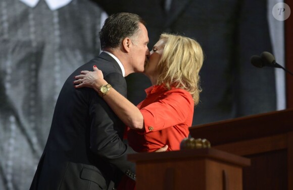 Ann Romney a reçu un doux baiser à l'issu de son discours vibrant sur son mari Mitt Romney, candidat républicain à l'élection présidentielle américaine lors de la convention du parti à Tampa en Floride le 28 août 2012