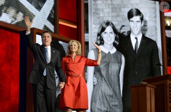 Ann Romney et son mari Mitt Romney, candidat républicain à l'élection présidentielle américaine, unis et complices lors de la convention du parti à Tampa en Floride le 28 août 2012