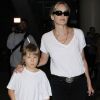 Sharon Stone accompagnée de son fils Laird, 7 ans, à l'aéroport de Los Angeles, le 28 août 2012.