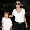 Sharon Stone et son fils Laird, 7 ans, à l'aéroport de Los Angeles, le 28 août 2012.