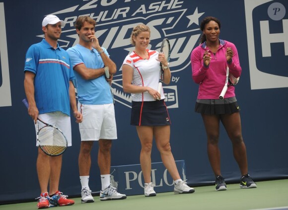 Andy Roddick, Roger Federer, Kim Clijsters et Serena Williams lors de l'Arthur Ashe Kids' Day à l'USTA Billie Jean King National Tennis Center lors de l'US Open le 25 août 2012 à New York