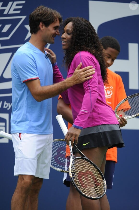 Roger Federer et Serena Williams lors de l'Arthur Ashe Kids' Day à l'USTA Billie Jean King National Tennis Center lors de l'US Open le 25 août 2012 à New York