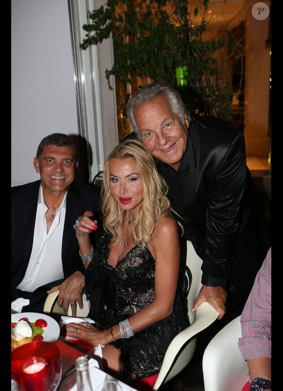 Massimo Gargia fête ses 72 ans au VIP Room de St-Tropez avec Valeria Marini, le samedi 1er septembre 2012.