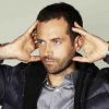 Benjamin Millepied pose pour la campagne People de la marque japonaise Uniqlo.