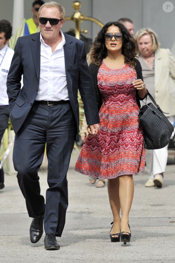 Salma Hayek et son mari François-Henri Pinault, main dans la main à leur arrivée à Venise. Le 30 août 2012.