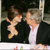Michel Sardou et Anne-Marie Périer, son épouse, à Paris, le 26 avril 2004.