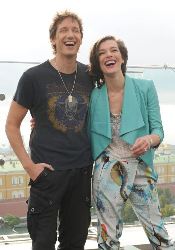 Milla Jovovich et Paul Anderson s'amusent lors du photocall de Resident Evil : Retribution à Moscou, le 6 septembre 2012.