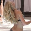 Erin Heatherton se cambre et nous offre un superbe spectacle durant son shooting pour Victoria's Secret. Miami, le 10 septembre 2012.