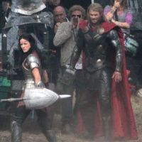 Thor 2 : Chris Hemsworth se bat avec une belle brune, où est Natalie Portman ?