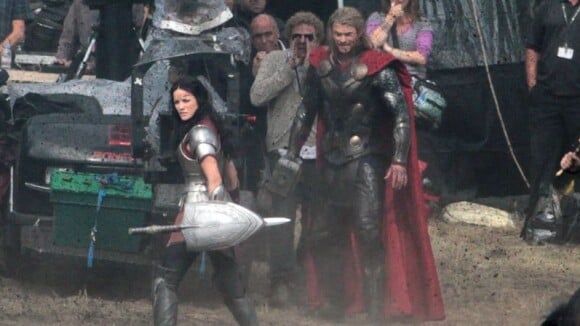 Thor 2 : Chris Hemsworth se bat avec une belle brune, où est Natalie Portman ?