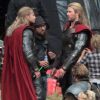 Chris Hemsworth et sa doublure tournent les premières scènes de Thor : The Dark World avec Jaimie Alexander, dans le sud de l'Angleterre, le 11 septembre 2012.