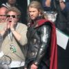 Chris Hemsworth tourne les premières scènes de Thor : The Dark World avec Jaimie Alexander, dans le sud de l'Angleterre, le 11 septembre 2012.