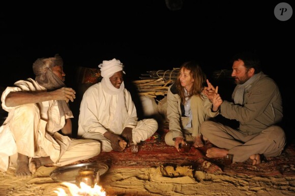 La comédienne Sylvie Testud chez les Goranes avec Frédéric Lopez dans Rendez-vous en terre inconnue