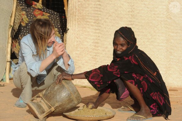 L'actrice Sylvie Testud chez les Goranes dans Rendez-vous en terre inconnue