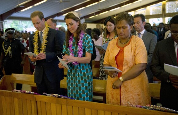 Le prince William et son épouse Kate ont assisté à un office religieux le dimanche 16 septembre 2012 à Honiara aux Iles Salomon, troisième étape de leur voyage en Asie du sud-est dans la cadre du Jubilé de diamant de la reine Elizabeth II