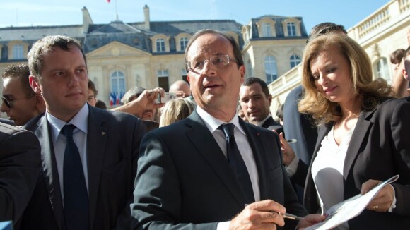 François Hollande et Valérie Trierweiler : Sourires et bain de foule à l'Elysée