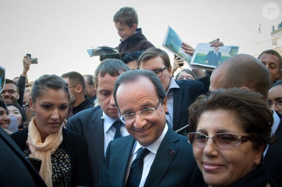 François Hollande et sa compagne Valérie Trierweiler ont accueilli les visiteurs venus découvrir le palais de l'Elysée dans le cadre des Journées du patrimoine le 16 septembre 2012 à Paris