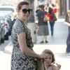L'actrice Alyson Hannigan et sa fille Satyana dans les rues de Santa Monica, le 16 septembre 2012