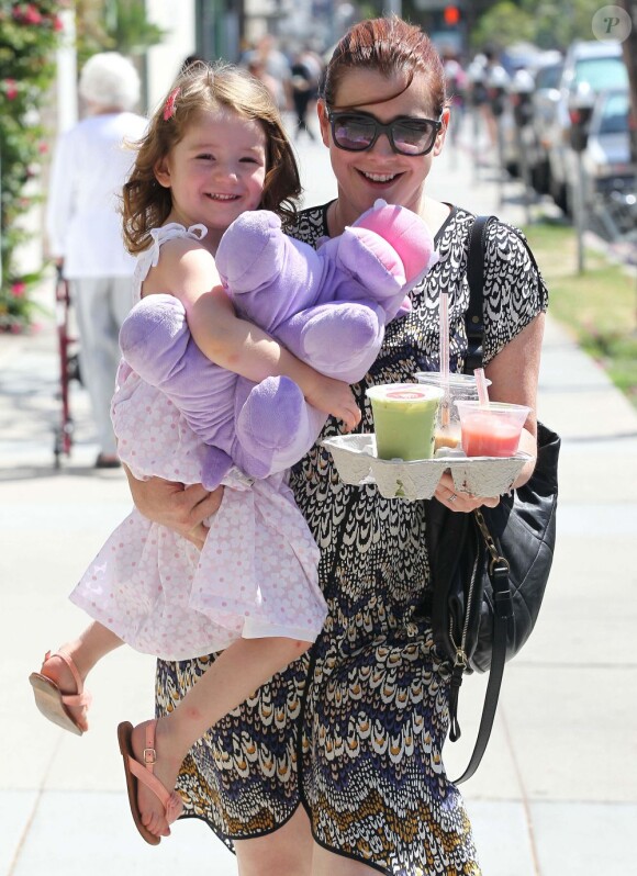 Alyson Hannigan et sa fille Satyana dans les rues de Santa Monica, le 16 septembre 2012