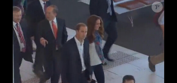 Kate Middleton s'est changée à l'aéroport de Brisbane pour réapparaître en jean avant d'embarquer pour l'Angleterre avec le prince William, le 19 septembre 2012.