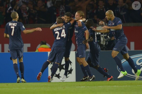 Thiago Silva après avoir inscrit son premier but avec le maillot parisien lors de la victoire du PSG face au Dynamo Kiev (4-1) le 18 septembre 2012 au Parc des Princes à Paris en Ligue des Champions