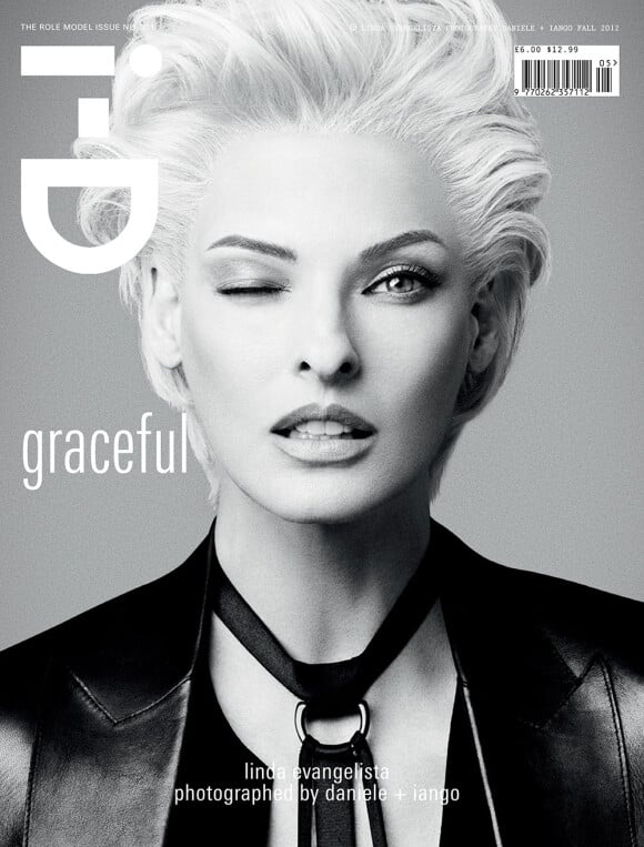 Linda Evangelista, sublime en couverture du numéro 321 du magazine i-D, consacré aux top models et intitulé The Role Model.