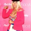 Décolletée, Nicki Minaj présente son nouveau parfum Pink Friday à New York le 24 septembre 2012