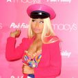 Décolletée, Nicki Minaj présente son nouveau parfum Pink Friday à New York le 24 septembre 2012