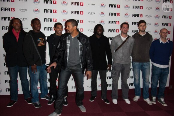Les joueurs du PSG Handball, Didier Dinart en première ligne, lors de la soirée de lancement FIFA 13, le 25 septembre 2012 à l'Olympia de Paris.