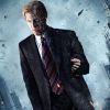 Aaron Eckhart dans The Dark Knight (2008) de Christopher Nolan.
