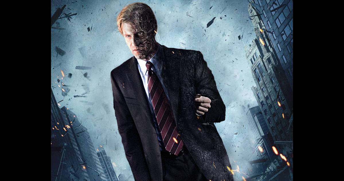 Aaron Eckhart dans The Dark Knight (2008) de Christopher Nolan. Purepeople