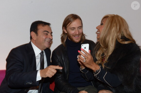 David et Cathy Guetta rencontrent le PDG de Renault, au Mondial de l'Auto 2012 à Paris, le jeudi 27 septembre 2012.
