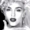 Madonna dans le clip de Vogue (1990).
