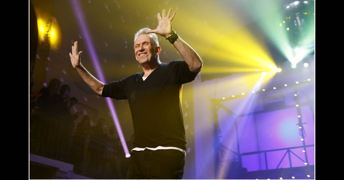 Salaire Jean Paul Gaultier Danse Avec Les Stars Jean Paul Gaultier, acclamé à l'issue de son défilé prêt-à-porter
