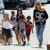 Heidi Klum accompagnée de ses enfants, ne passe pas inaperçue à Los Angeles le 29 septembre 2012
