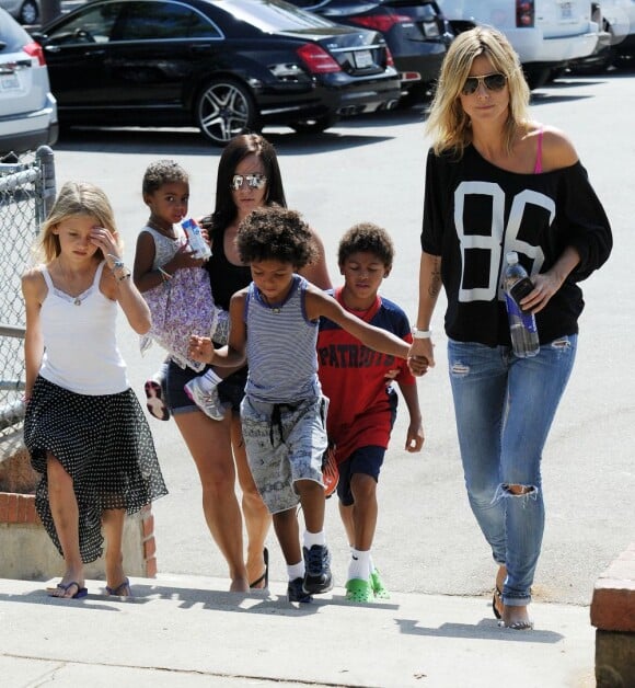 Heidi Klum accompagnée de ses enfants, ne passe pas inaperçue à Los Angeles le 29 septembre 2012