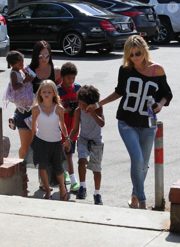 Heidi Klum en famille et jamais très loin de son nouvel homme... Los Angeles le 29 septembre 2012