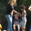 Maman poule, Heidi Klum passe du temps en famille et n'est jamais très loin de son nouvel homme... Los Angeles le 29 septembre 2012