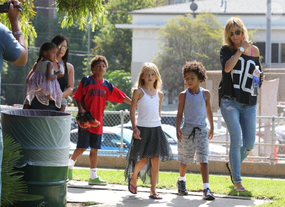 Heidi Klum en famille et jamais très loin de son nouvel homme... Los Angeles le 29 septembre 2012