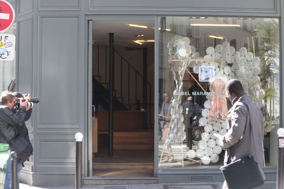 Amanda Seyfried fait du shopping dans la boutique Isabel Marant. Paris, le 4 Octobre 2012.