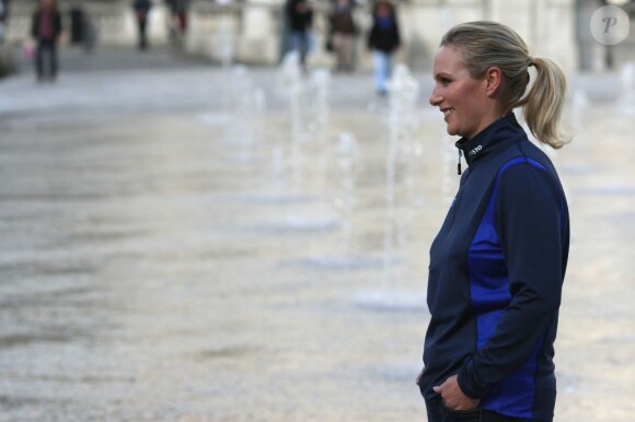 Zara Phillips jouait le 4 octobre 2012 les mannequins pour la marque Musto avec laquelle elle collabore depuis 2009, sur le Strand, à Londres.