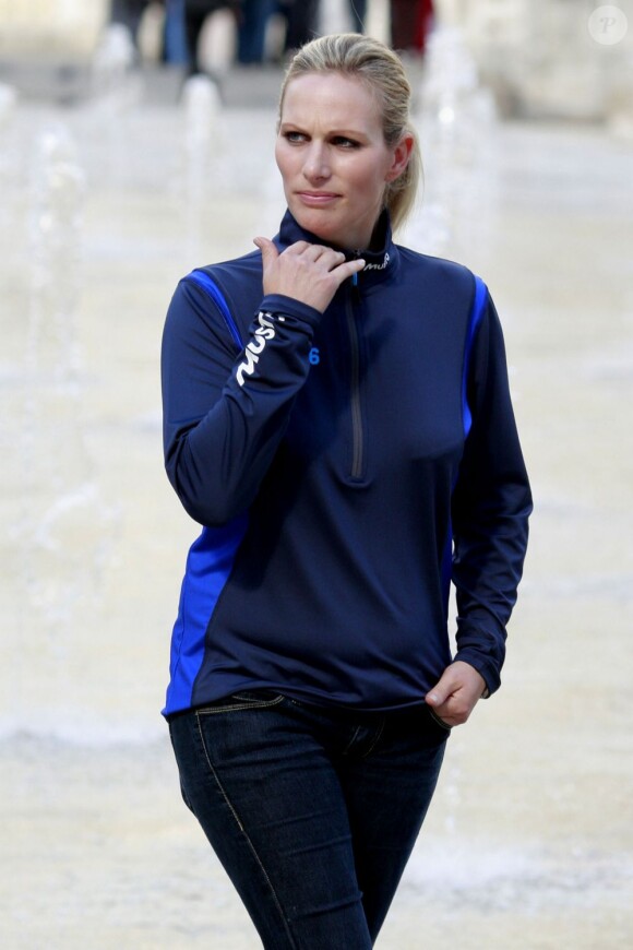Zara Phillips jouait le 4 octobre 2012 les mannequins pour la marque Musto avec laquelle elle collabore depuis 2009, sur le Strand, à Londres.