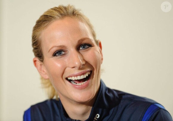 Zara Phillips jouait le 4 octobre 2012 les mannequins pour la marque Musto avec laquelle elle collabore depuis 2009, sur le Strand, à Londres.