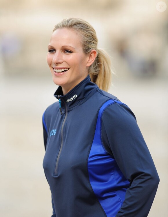 Zara Phillips jouait le 4 octobre 2012 les mannequins pour la marque Musto avec laquelle elle collabore depuis 2009, sur le Strand, à Londres.