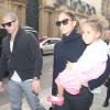 Jennifer Lopez accompagnée de son petit ami Casper Smart et de sa fille Emme à Paris pour la Fashion Week, le 2 octobre 2012.
