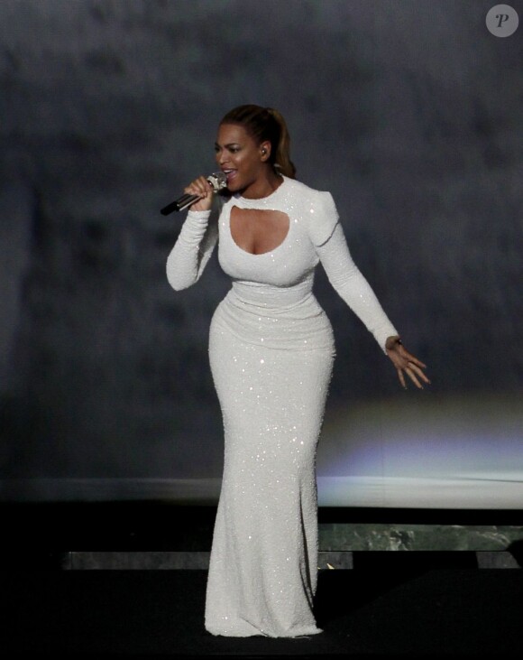 Beyoncé chante I Was Here à New York le 10 août 2012.