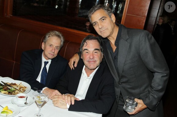 Michael Douglas, Oliver Stone et George Clooney lors de l'avant-première à New York du film Argo le 9 octobre 2012